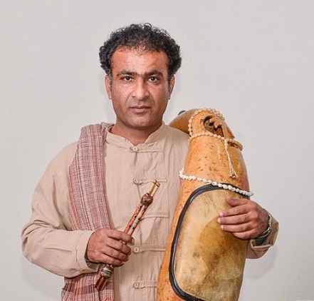 دانلود آهنگ عاشق و بی قرارم اسحاق احمدی